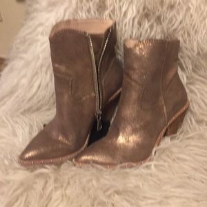 Chinese Laundry Ramble Bootie Gold/Metallic